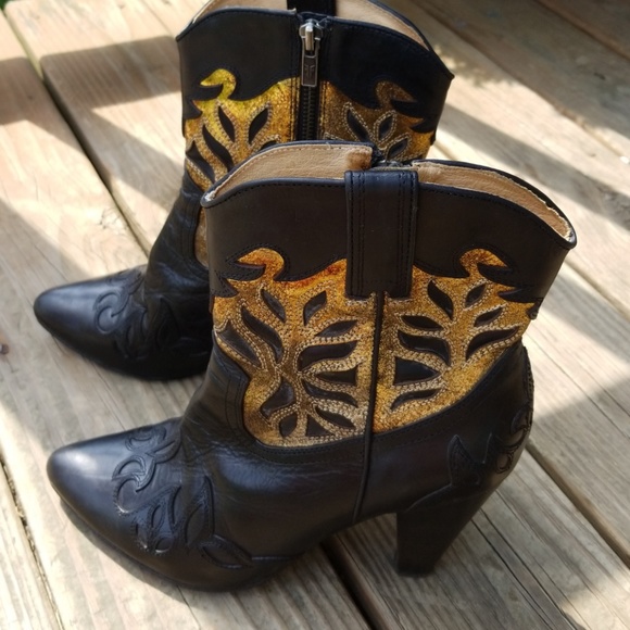 Frye Shoes - Frye Regina heeled booties